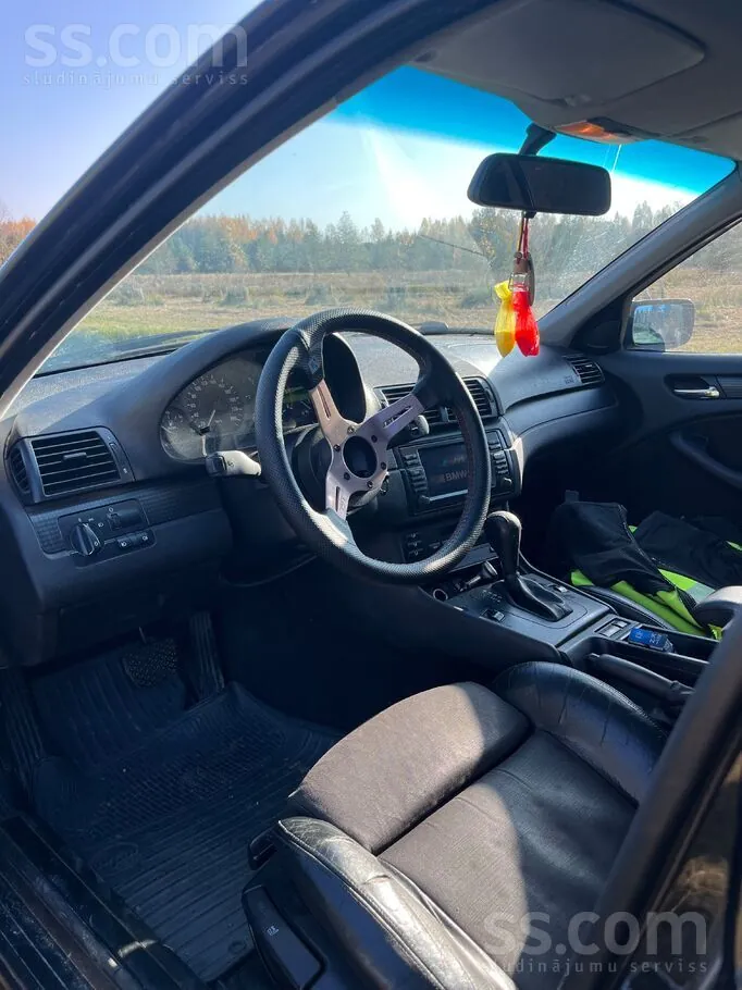 BMW 320 2002 photo 2