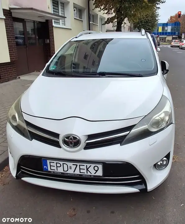 Toyota Verso 2013 photo 2