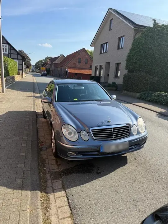 Mercedes-Benz W211