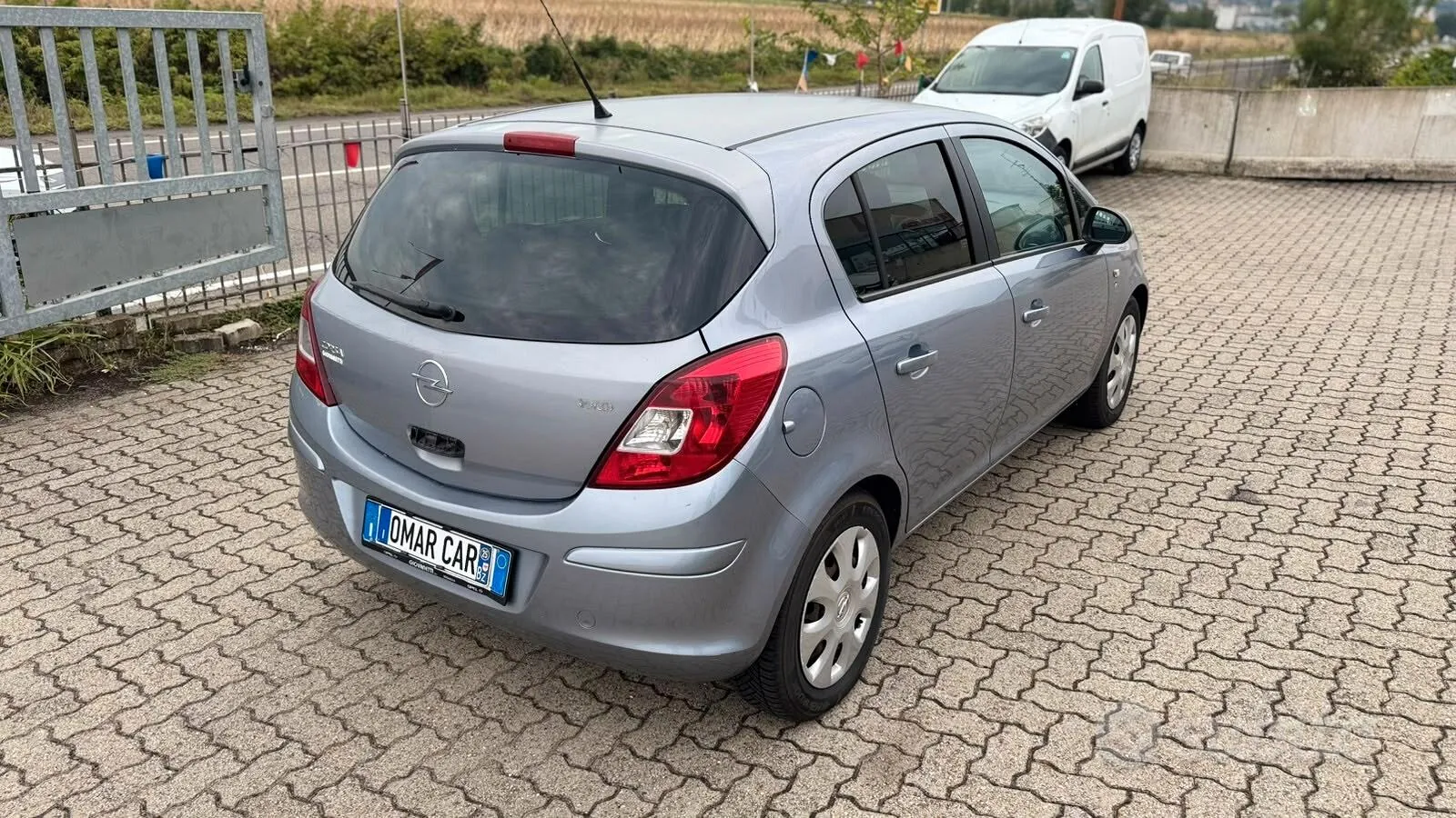 Opel Corsa 2011 photo 4