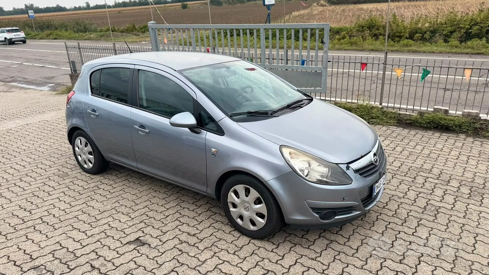 Opel Corsa 2011 photo 3
