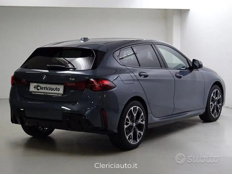 BMW 1 Series 2025 photo 2