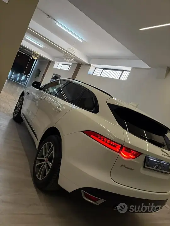 Jaguar F-Pace 2018 photo 5