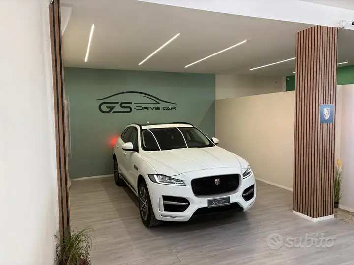 Jaguar F-Pace 2018 photo 2