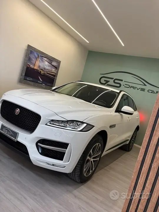 Jaguar F-Pace 2018 photo 4