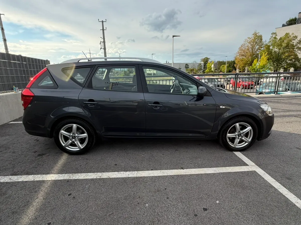 Kia Ceed 2012 photo 2
