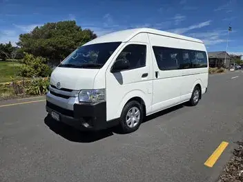 Toyota Hiace 2015 photo 4