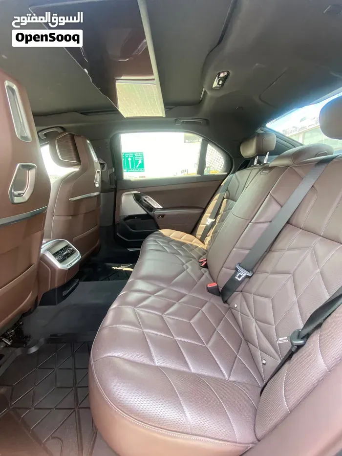 BMW 7 Series 2023 photo 2
