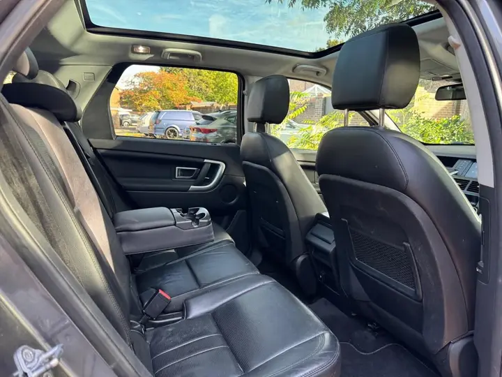 Land Rover Discovery Sport 2018 photo 2