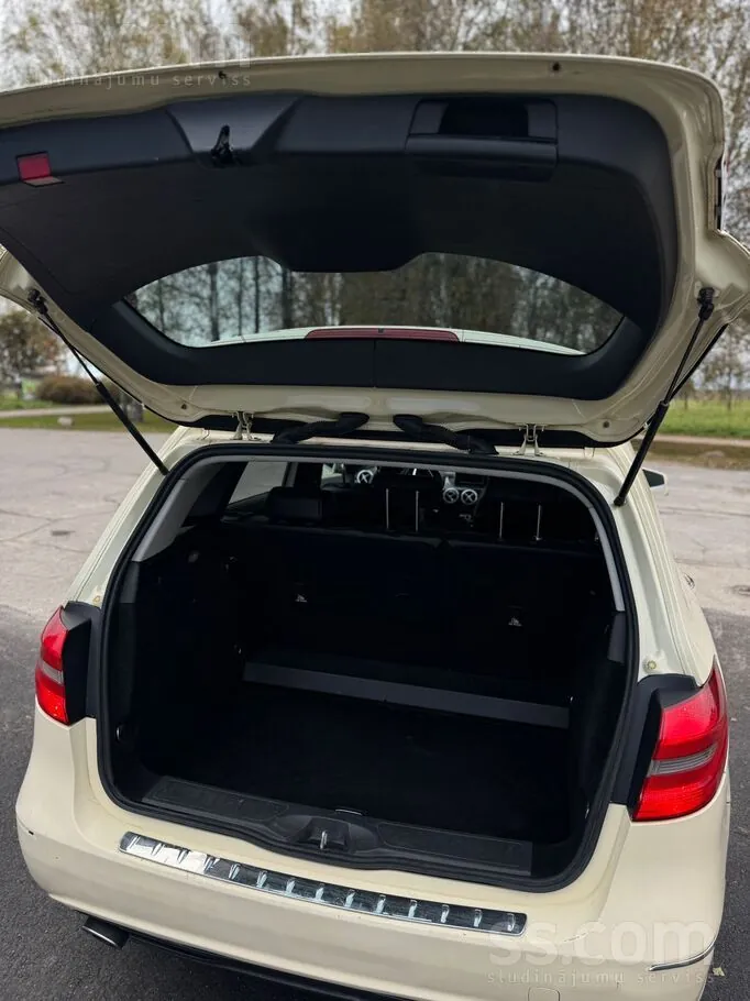 Mercedes-Benz B180 2012 photo 5