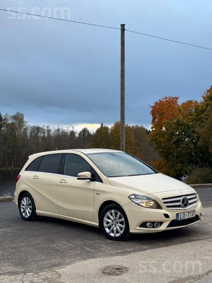 Mercedes-Benz B180 2012 photo 3
