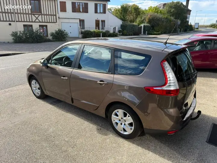 Renault Grand Scenic 2011 photo 4