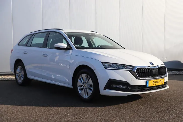 Skoda Octavia 2021 photo 3