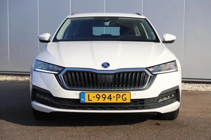 Skoda Octavia 2021 photo 2