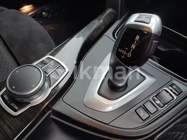 BMW 318I 2018 photo 2
