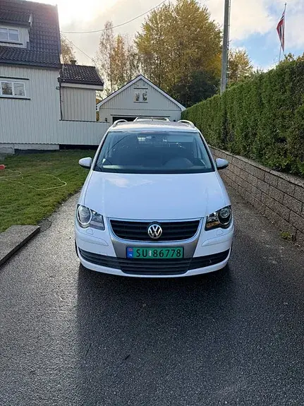 Volkswagen Touran 2010 photo 4