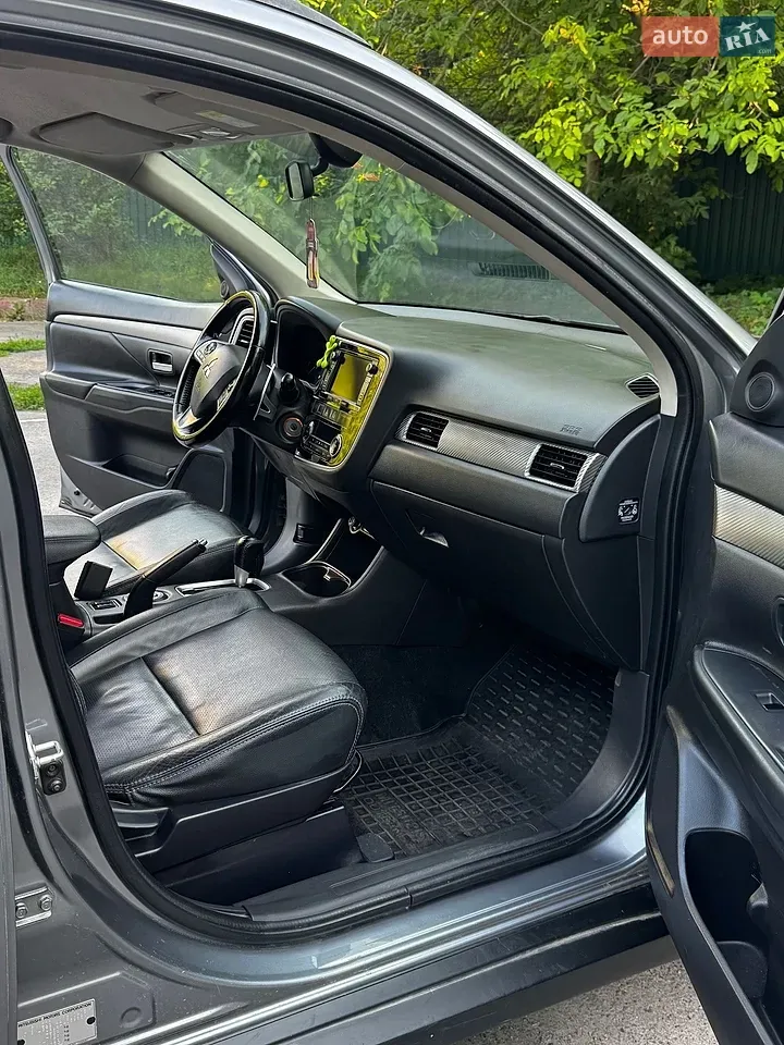 Mitsubishi Outlander 2013 photo 5