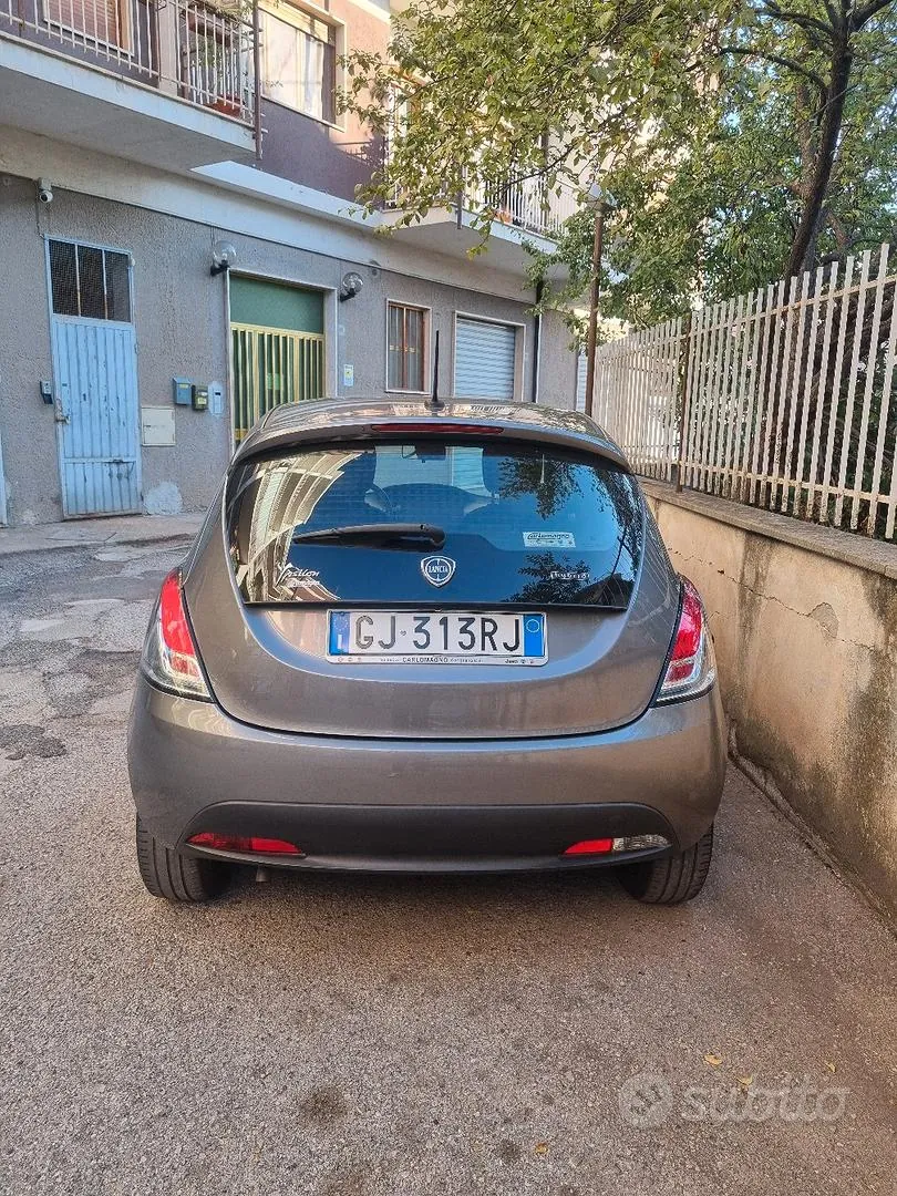 Lancia Ypsilon 2022 photo 2