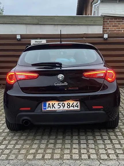 Alfa Romeo Giulietta 2011 photo 5