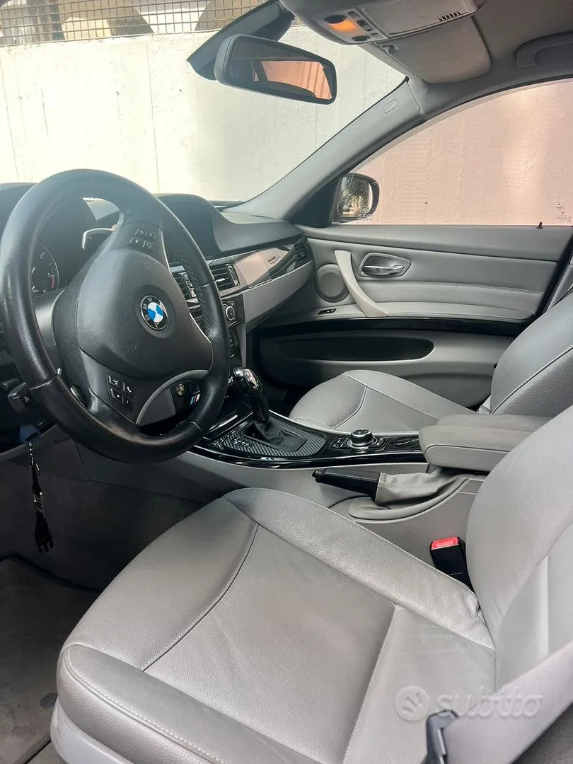 BMW 320 2011 photo 2