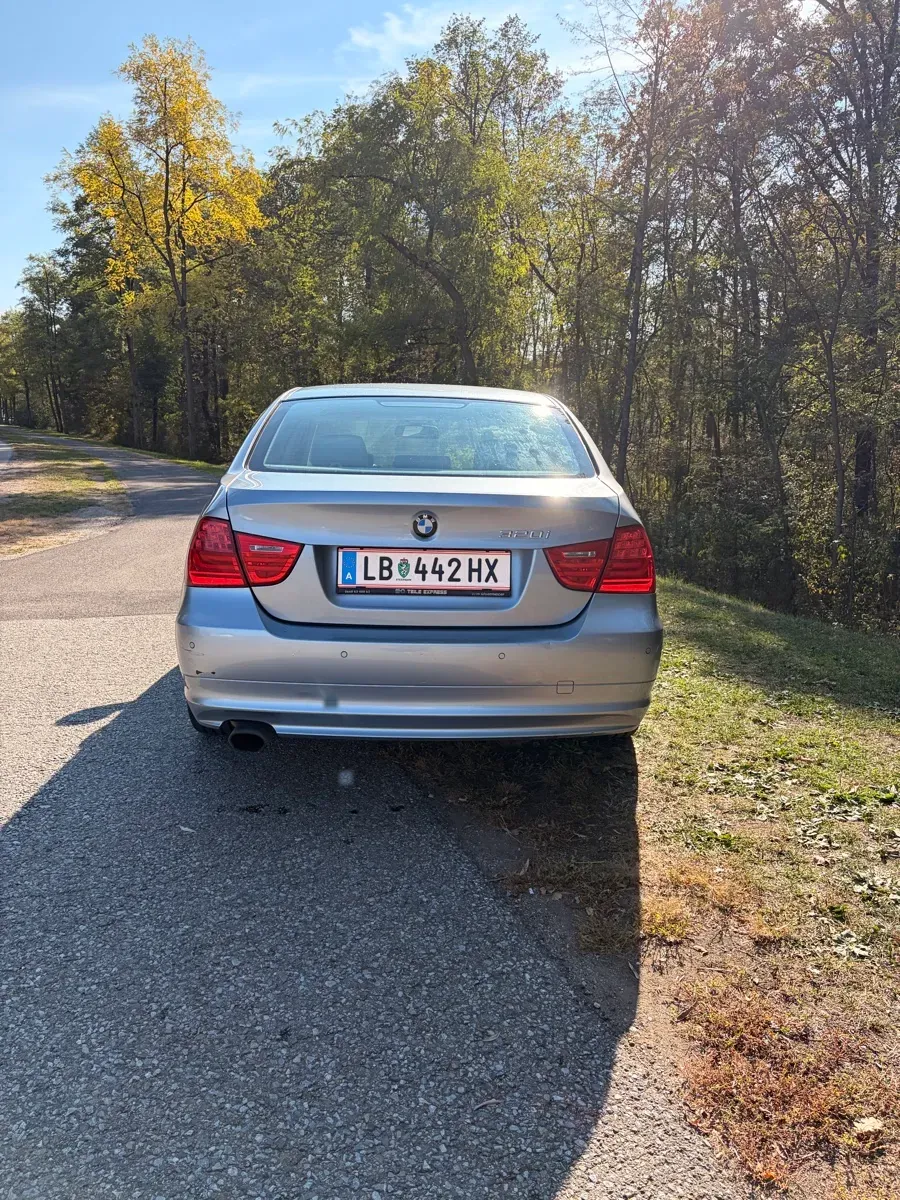 BMW 3 Series 2009 photo 3