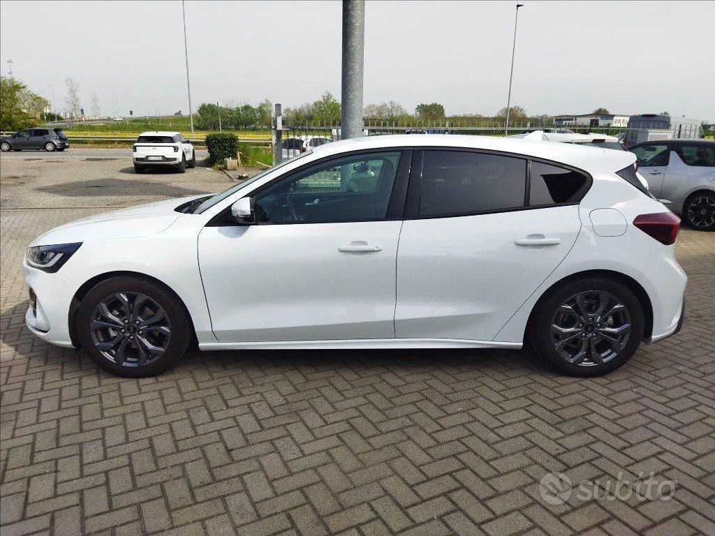Ford Focus 2024 photo 4