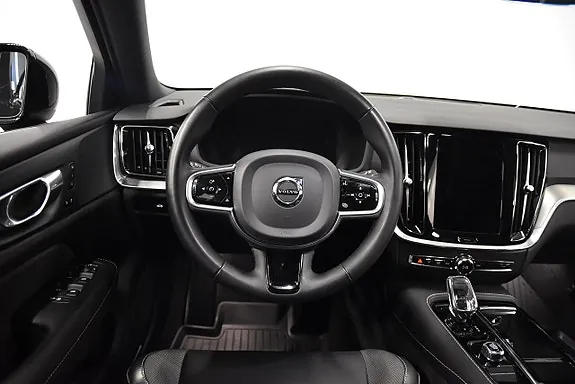 Volvo V60 2023 photo 2