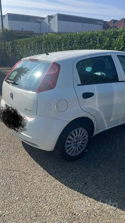 Fiat Grande Punto 2013 photo 3