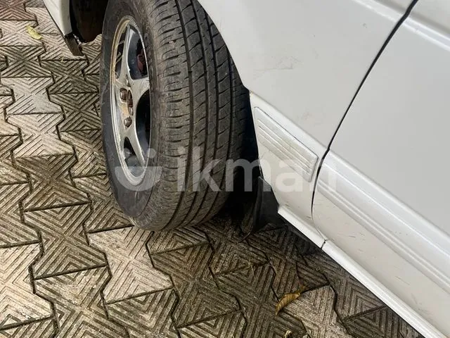 Nissan Sunny 1990 photo 5