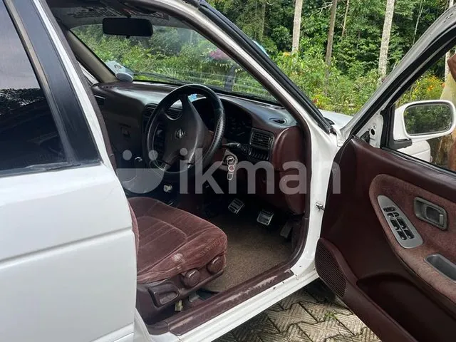 Nissan Sunny 1990 photo 4