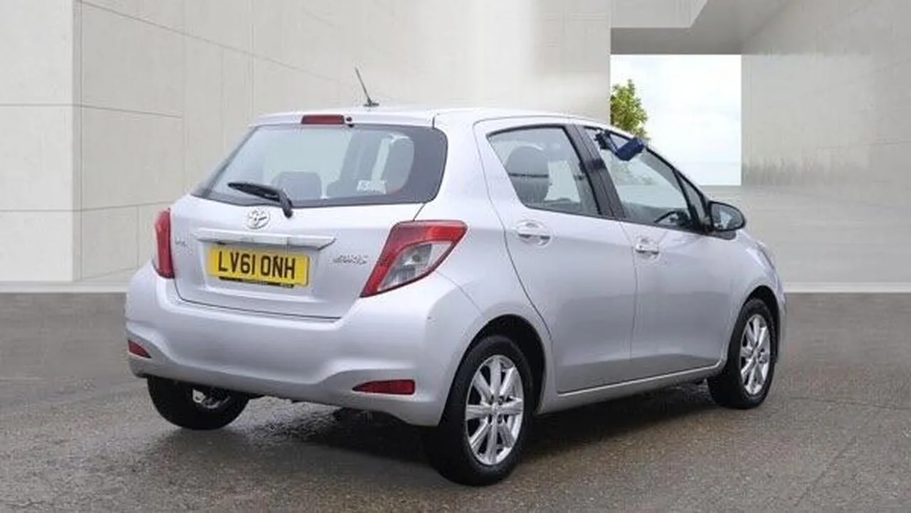 Toyota Yaris 2011 photo 2