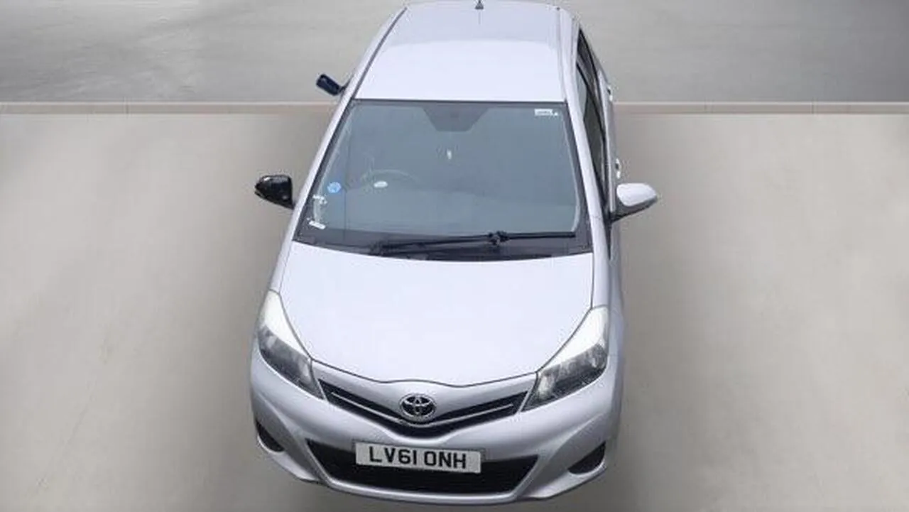 Toyota Yaris 2011 photo 4