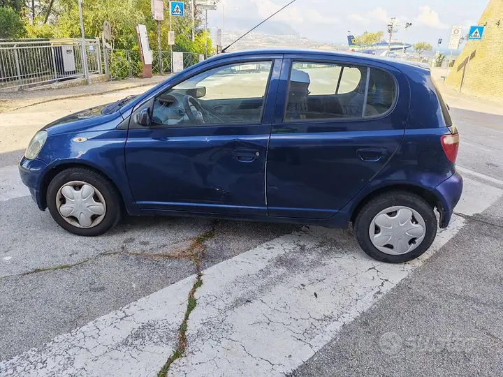 Toyota Yaris 2002 photo 2