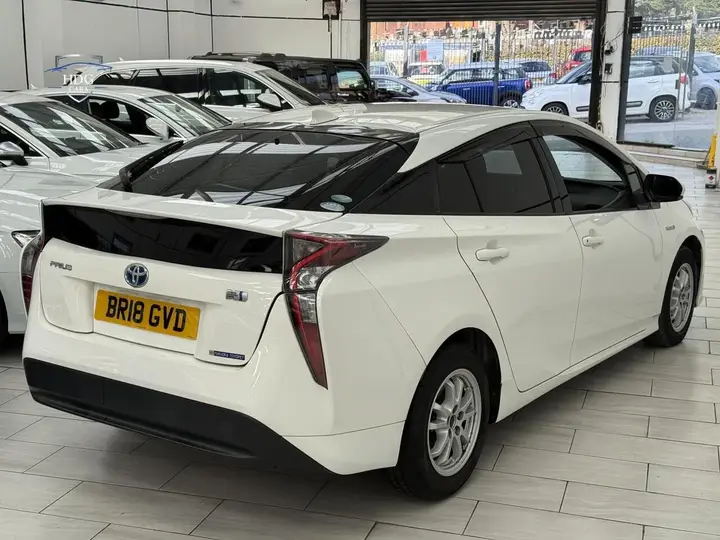 Toyota Prius 2018 photo 2