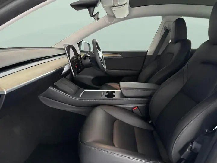 Tesla Model Y 2023 photo 4