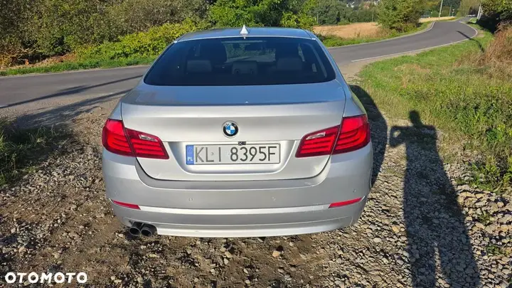 BMW 5 Series 2012 photo 2
