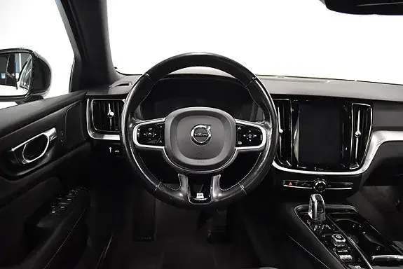 Volvo V60 2019 photo 2