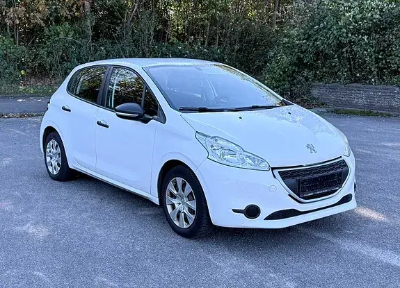 Peugeot 208 2014 photo 2