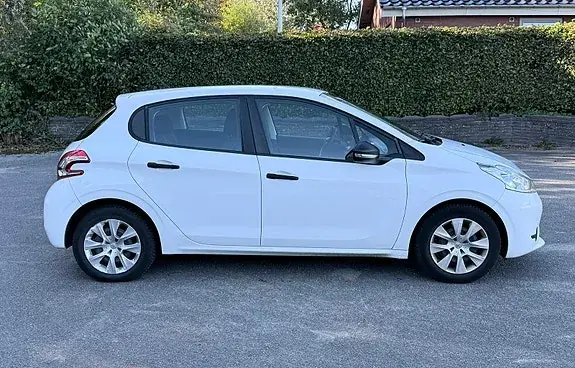 Peugeot 208 2014 photo 3