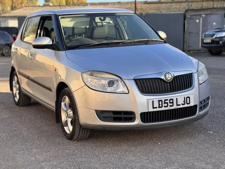 Skoda Fabia 2009 photo 2
