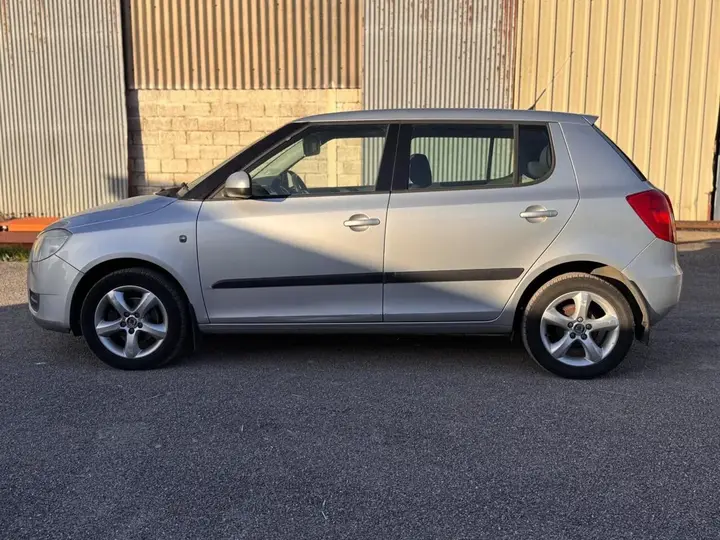 Skoda Fabia 2009 photo 5