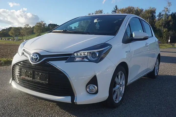 Toyota Yaris 2015 photo 2