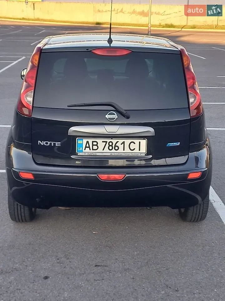 Nissan Note 2010 photo 2