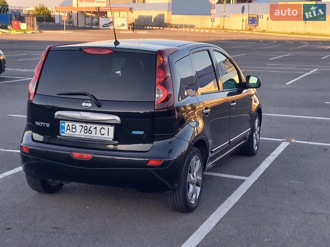 Nissan Note 2010 photo 3