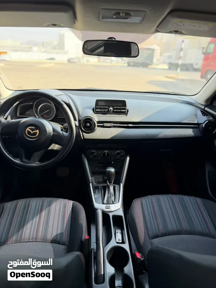 Mazda 2 2017 photo 3