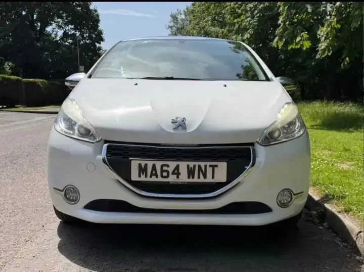 Peugeot 208 2014 photo 2