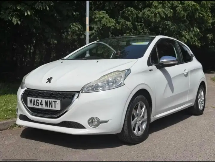 Peugeot 208 2014 photo 3