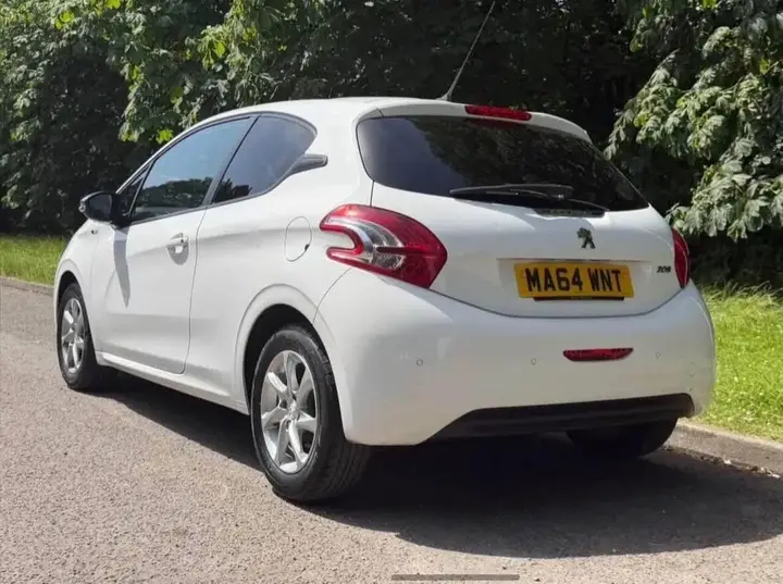 Peugeot 208 2014 photo 4