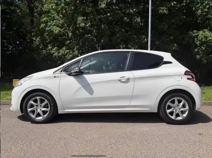 Peugeot 208 2014 photo 5