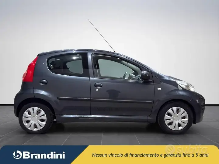 Peugeot 107 2011 photo 5